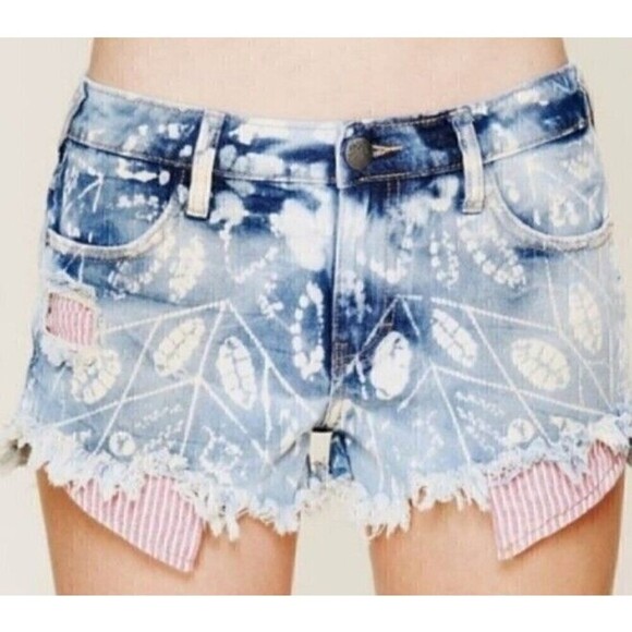 Free People 29 Bleach Wash Distressed Red Stripe Pocket Cutoff Denim Sexy Shorts - Picture 5 of 6